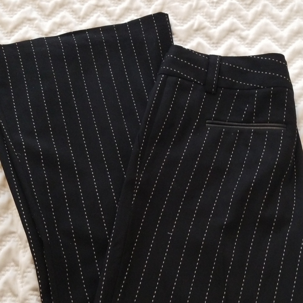 Alice in Olivia black-and-white detailing work pan